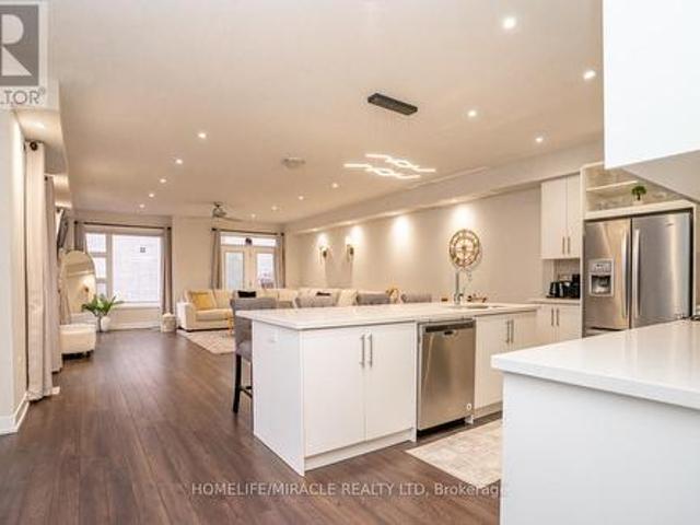Townhouse for sale in Durham, Ontario