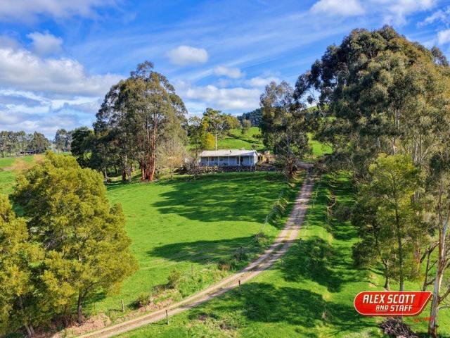 Cottage for sale in Victoria