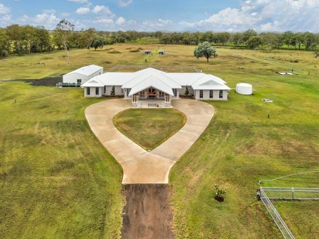 Cottage for sale in Lake Clarendon, Queensland