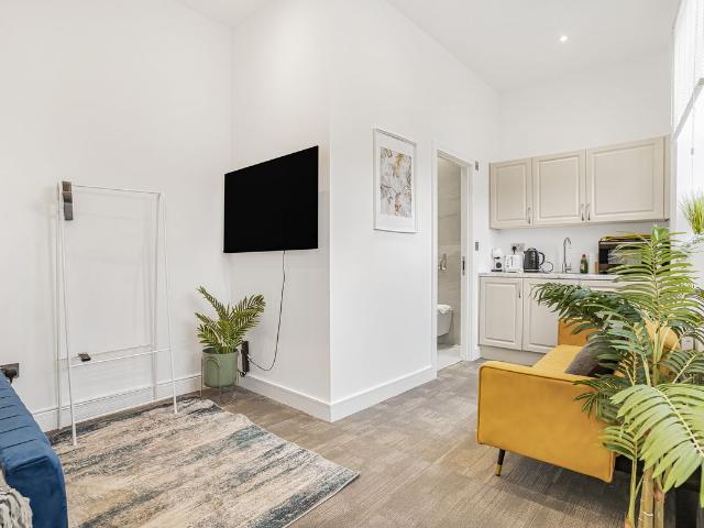 Studio for rent in Ladygrove, Berrick Salome