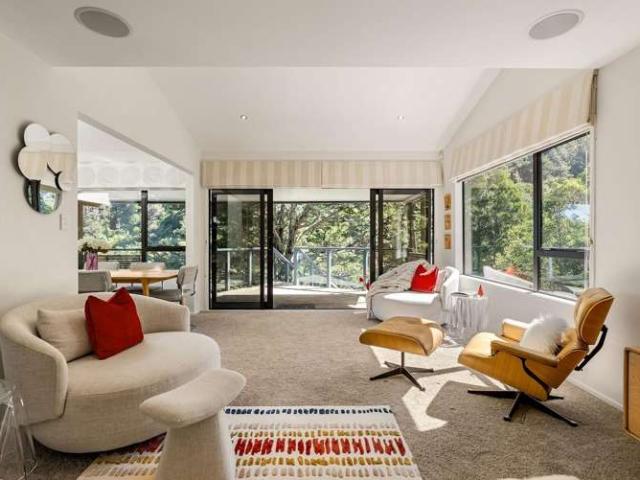 House for sale in Days Bay, Wellington