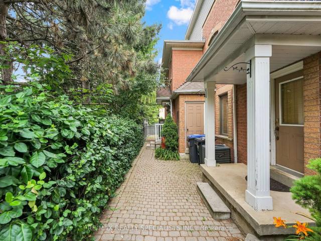 Townhouse for sale in Woburn, Ontario