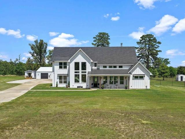 House for sale in Gilchrist, Texas