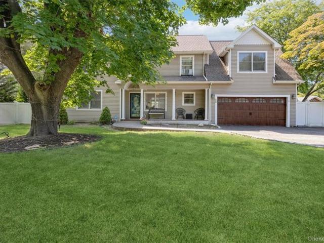 House for sale in Smithtown, New York