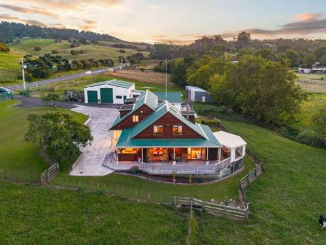 Property for sale in Waimauku