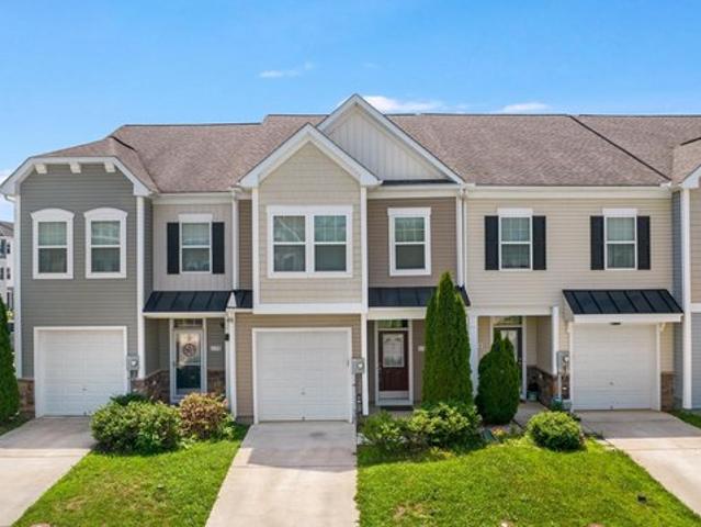 Townhouse for sale in Falling Waters, West Virginia