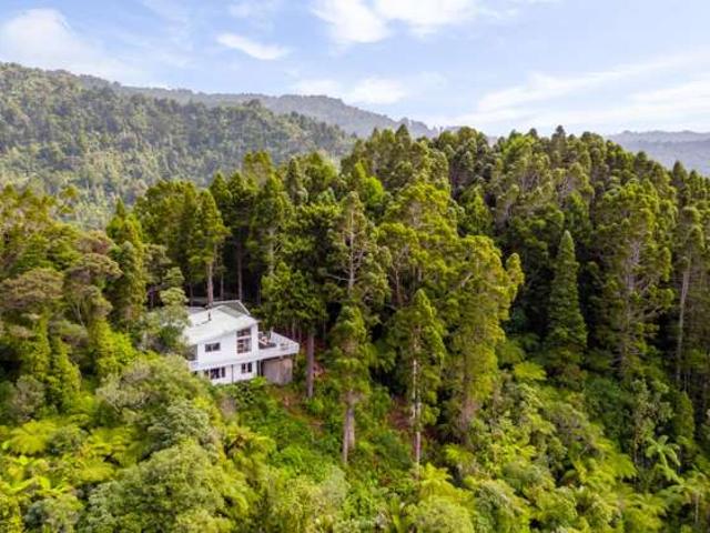 House for sale in Oratia