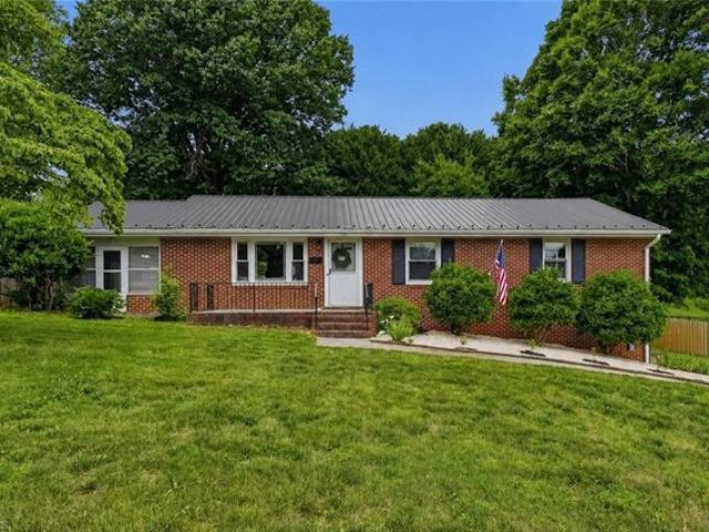 House for sale in Pfafftown, North Carolina