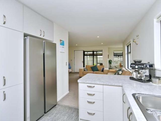 House for sale in Chaslands, Canterbury