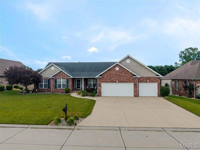 House for sale in Maryville, Illinois