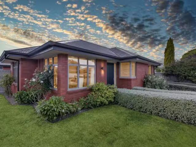 House for sale in Chaslands, Canterbury