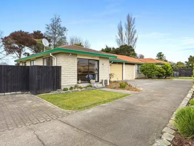House for sale in Chaslands, Canterbury