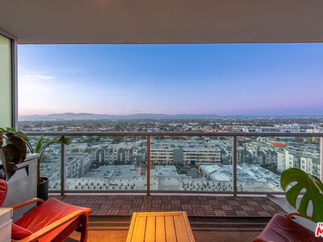 Condo for sale in Canoga Park, California