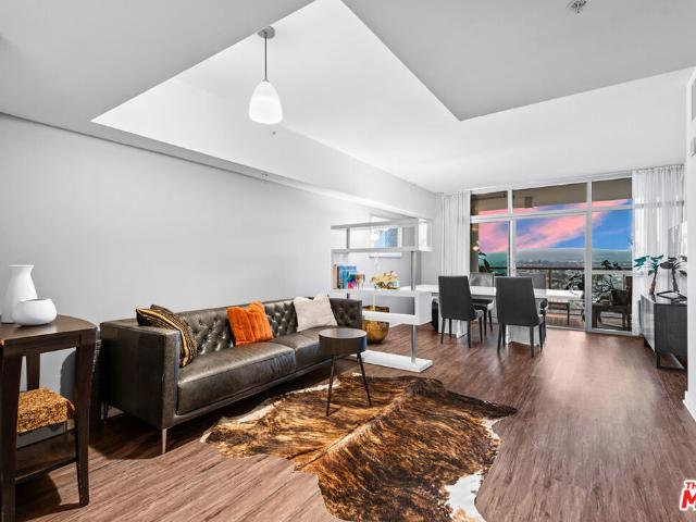 Condo for sale in Canoga Park, California