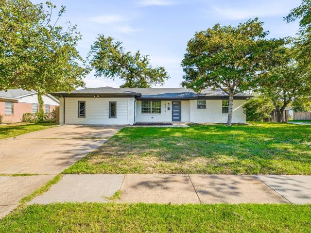 House for sale in Farmers Branch, Dallas County