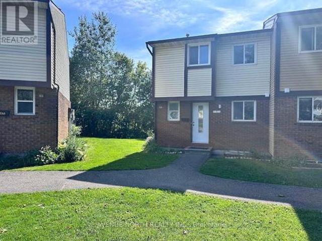 Townhouse for sale in Pineview, Ottawa