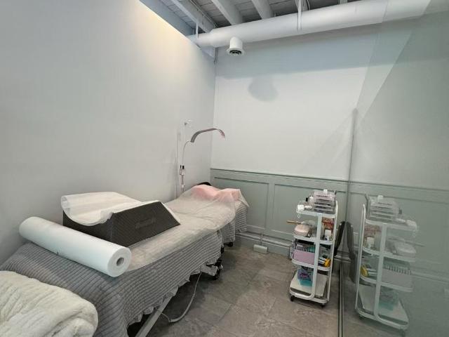 Commercial for sale in Roslyn