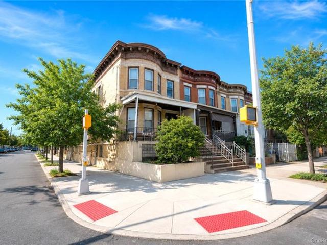House for sale in Queens, Arverne