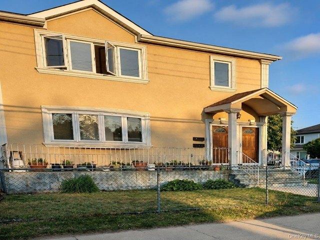 House for sale in Queens, Arverne