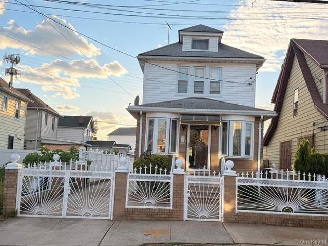 House for sale in Queens, Arverne