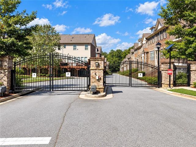 Townhouse for sale in Stone Creek at Brookhaven Apartments, Brookhaven