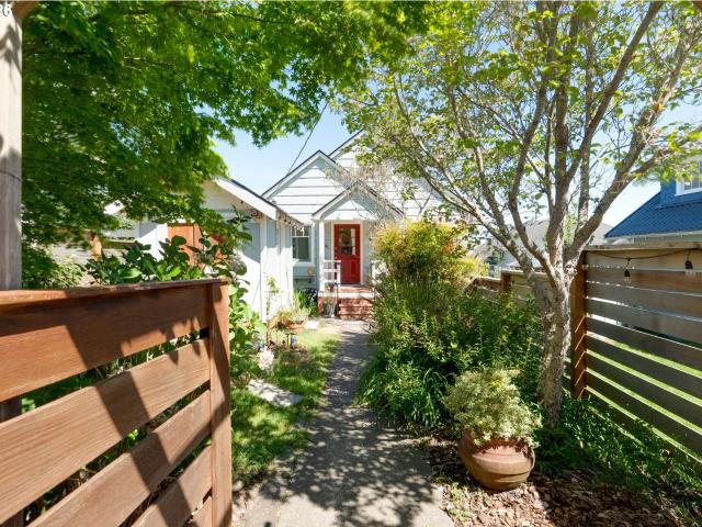 House for sale in Astoria, Clatsop County