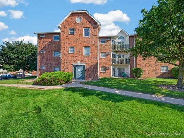 Condo for sale in Mchenry, Illinois