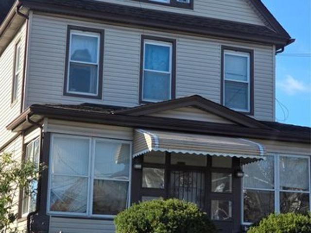 House for sale in Queens, Arverne