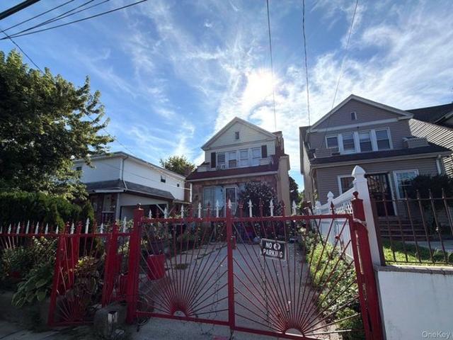 House for sale in Queens, Arverne