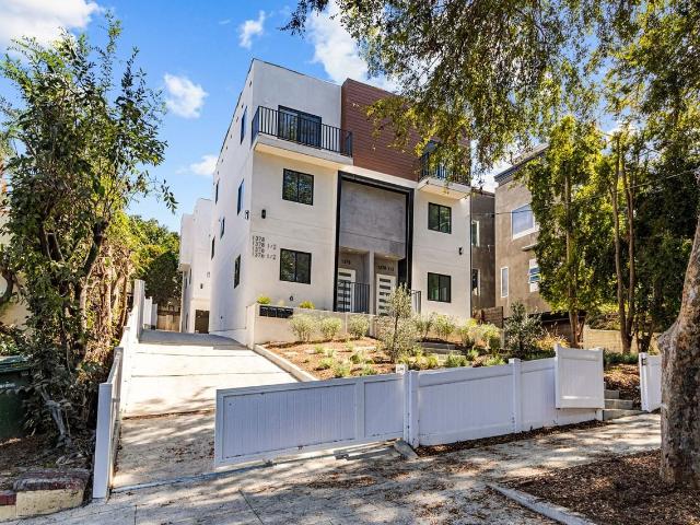 Apartment for rent in Canoga Park, California
