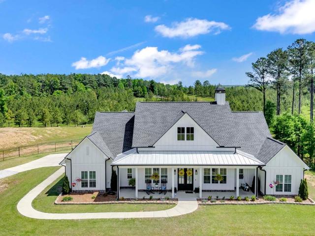 House for sale in Columbiana, Alabama