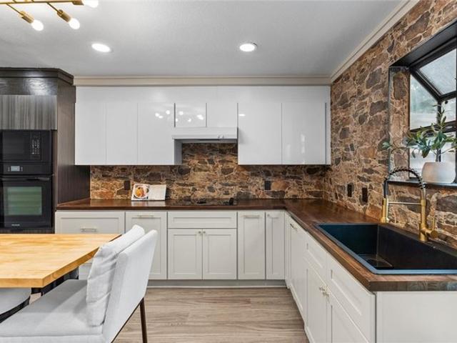 Condo for sale in Gold Leaf Apartments, Fayetteville