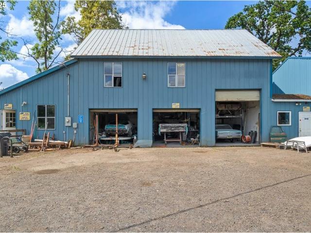 Commercial for sale in Molalla
