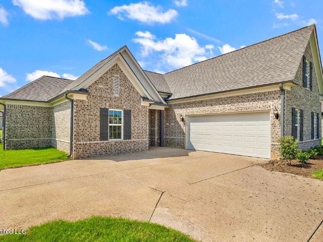 House for sale in Nesbit, Mississippi