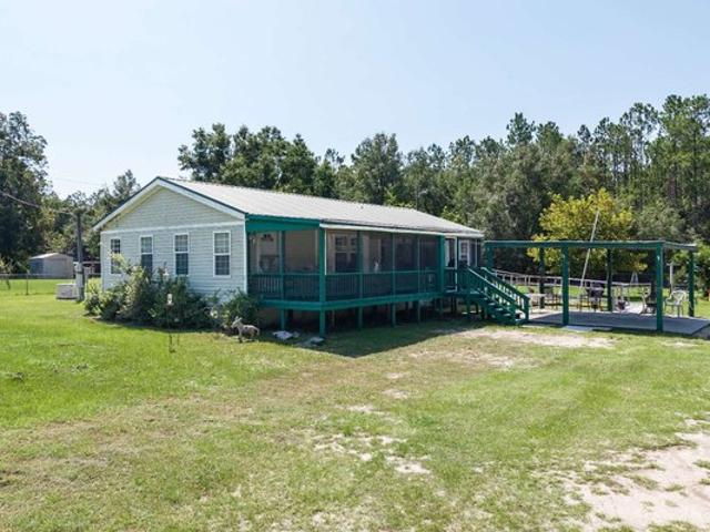 House for sale in Suwannee, Florida