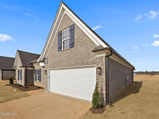 House for sale in Nesbit, Mississippi