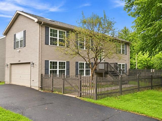 House for sale in Mchenry, Illinois