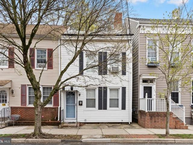 Townhouse for sale in Bordentown, New Jersey