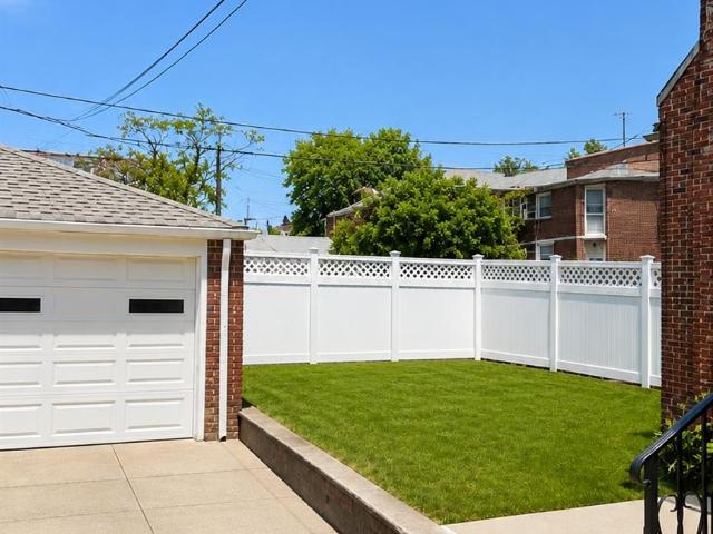 House for sale in Queens, Arverne