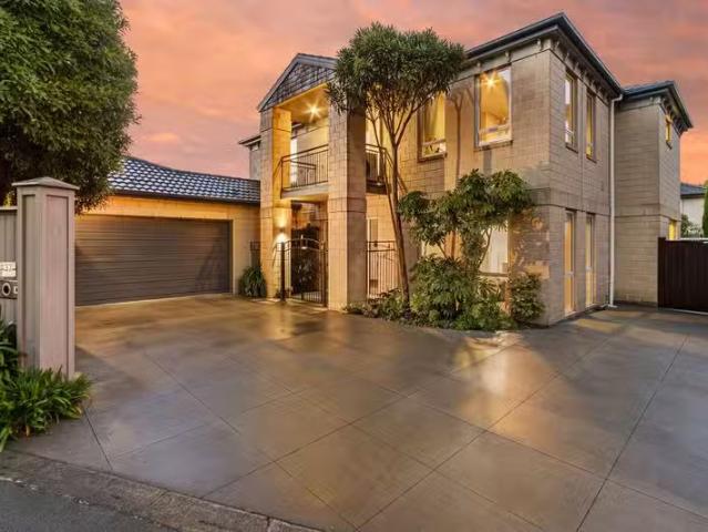 House for sale in Chaslands, Canterbury