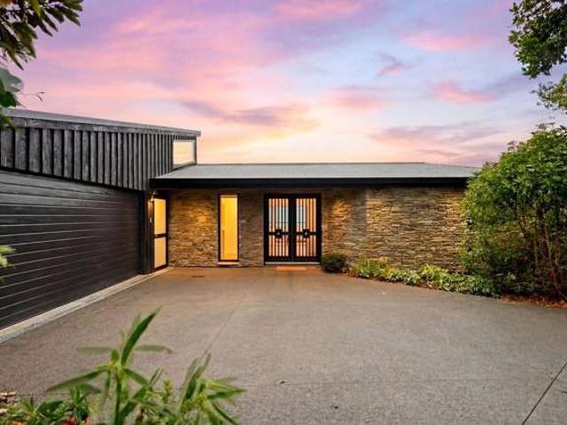 House for sale in Chaslands, Canterbury