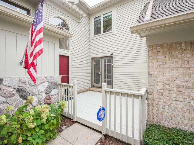 Condo for sale in St. Lawrence Estates, Northville