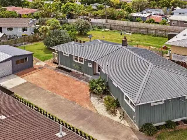 House for sale in Oratia