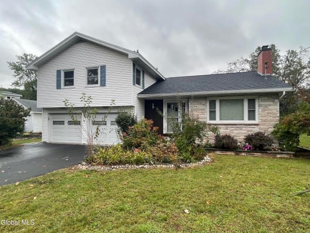 House for sale in Elsmere, Town of Bethlehem