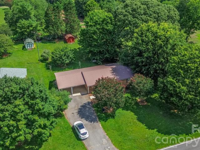 House for sale in Hiddenite, North Carolina