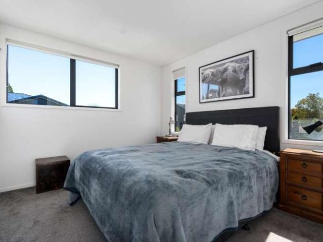 Townhouse for rent in Chaslands, Canterbury