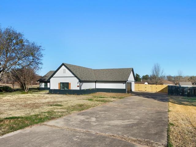 House for sale in Pottsboro, Texas