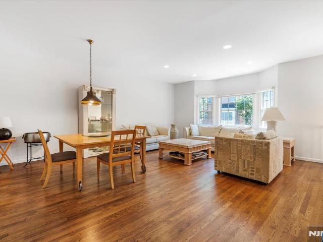 Townhouse for sale in Cresskill