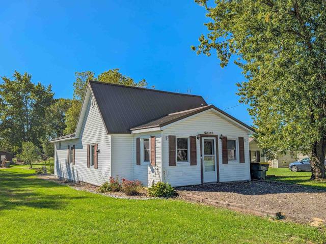 House for sale in Lone Rock, Richland County