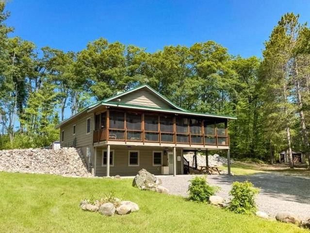 House for sale in Hubbard Lake, Michigan
